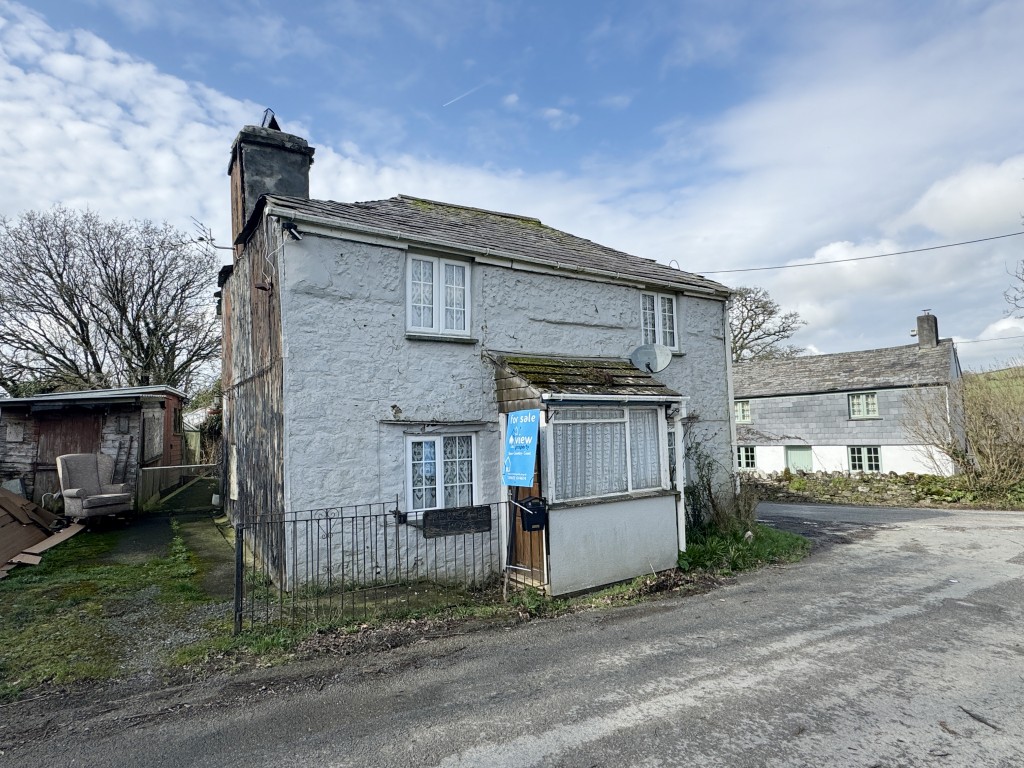 Lot: 52 - DETACHED COTTAGE FOR IMPROVEMENT - Front of the property